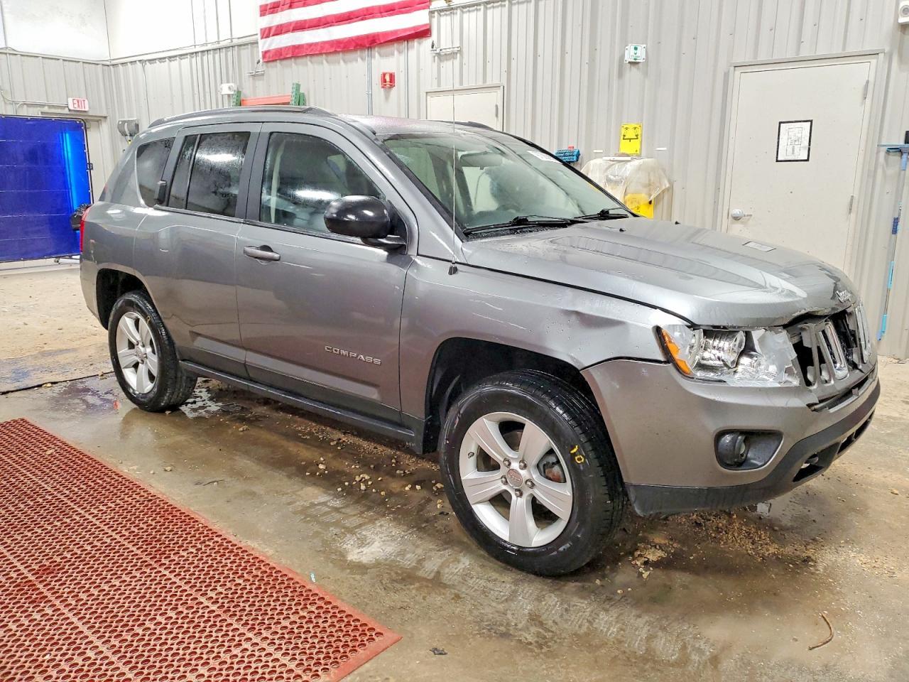 2012 Jeep Compass Latitude - Image 4