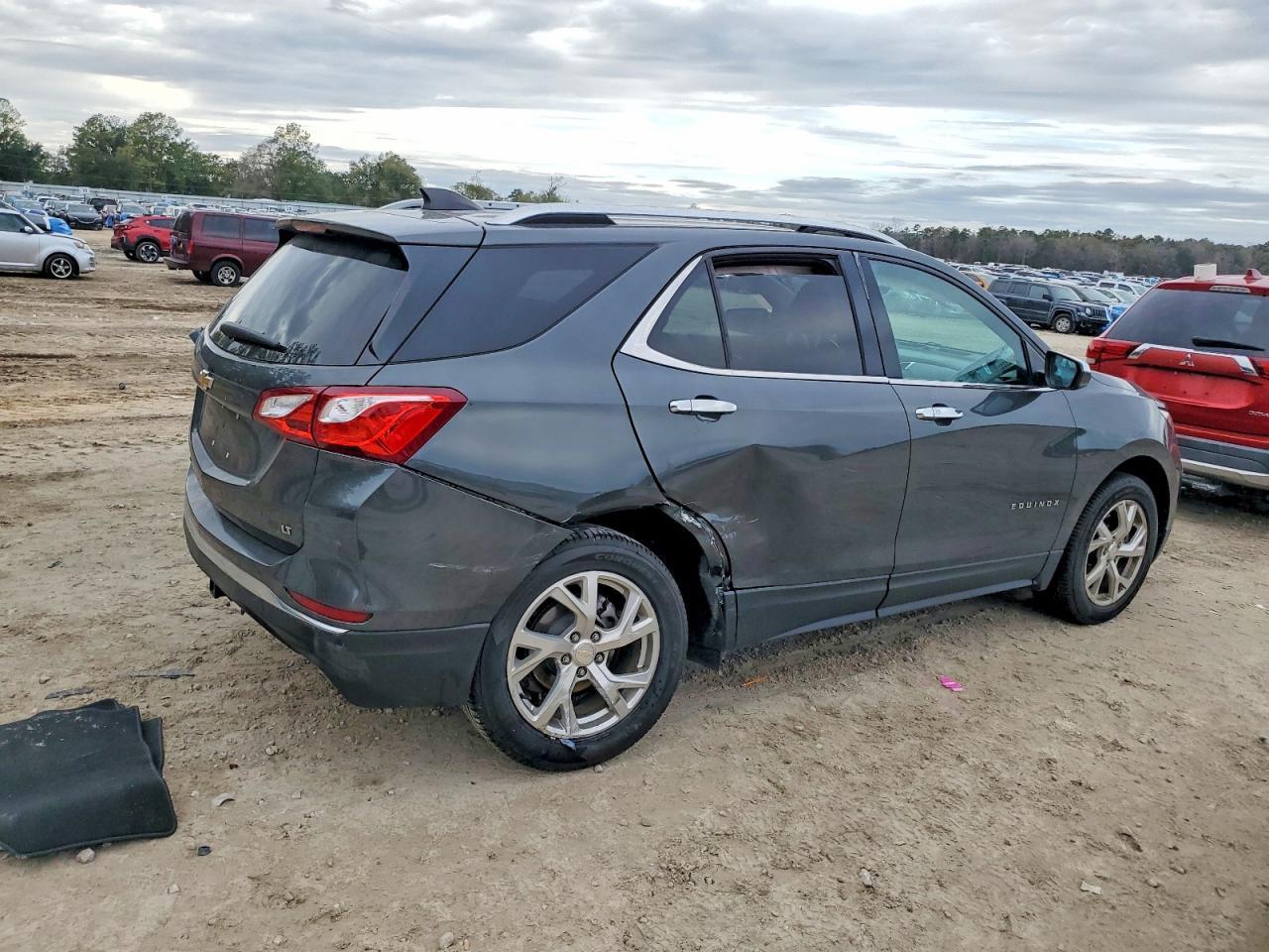 2020 Chevrolet Equinox Lt - Image 3