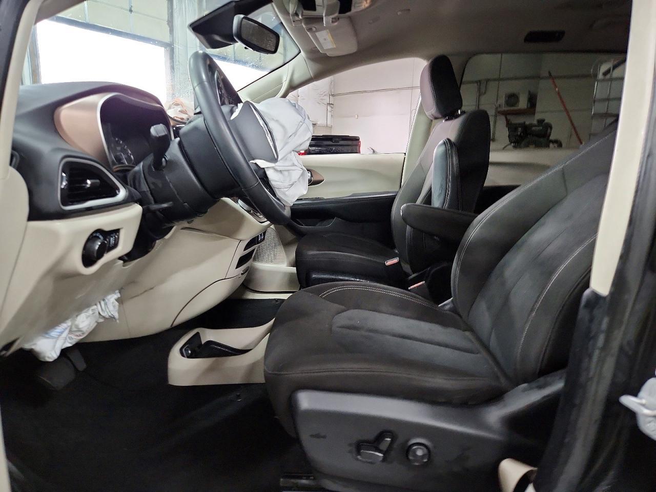 2023 Chrysler Voyager Lx - Image 7