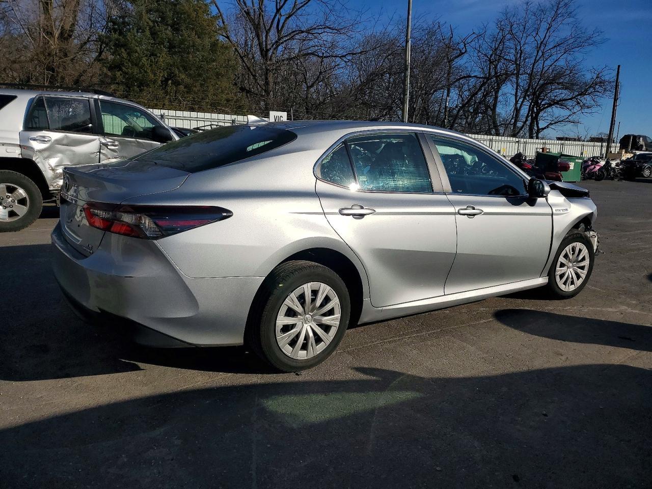 2021 Toyota Camry Hybrid Le - Фото 3