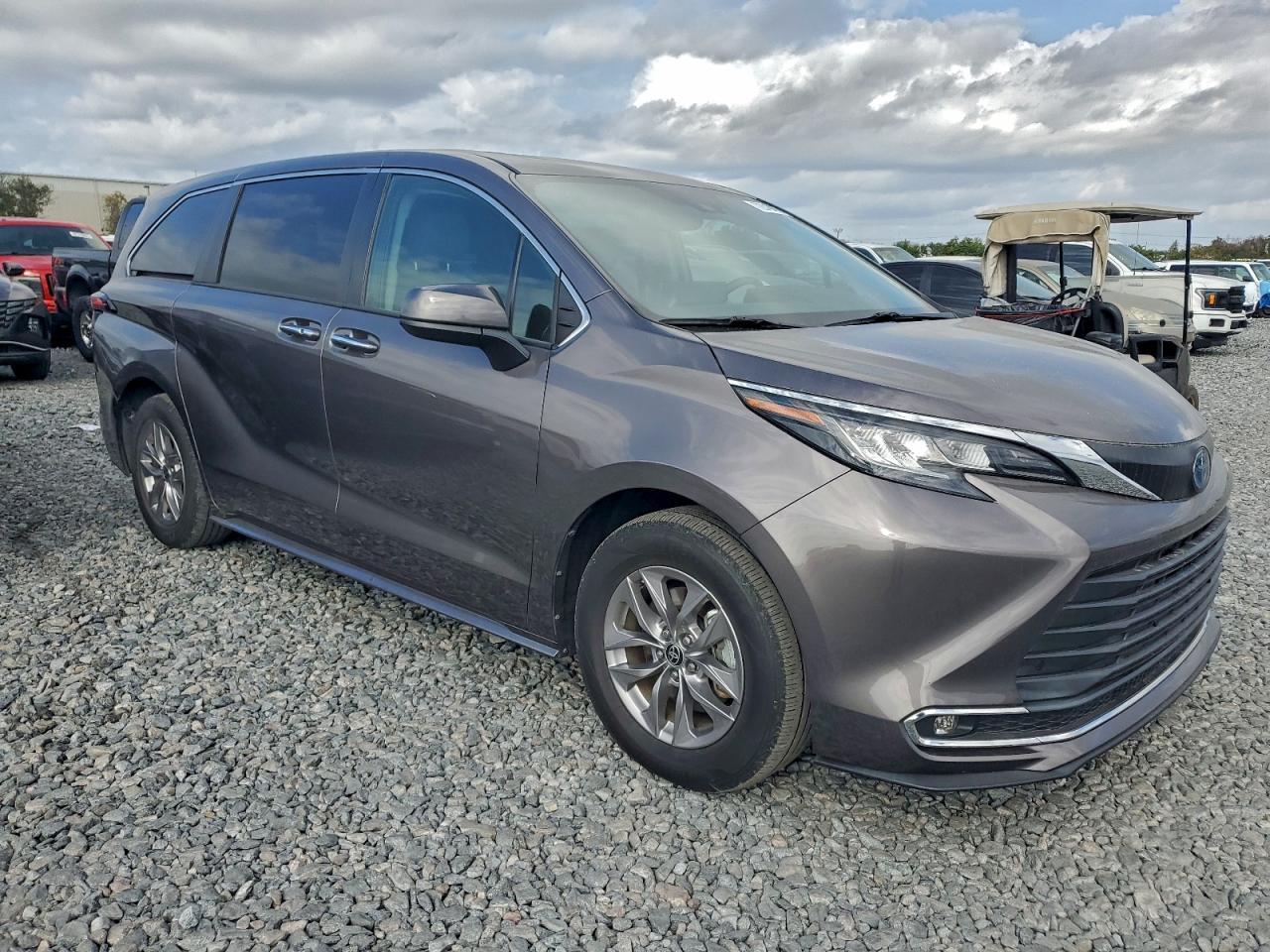 2022 Toyota Sienna Xle - Фото 4