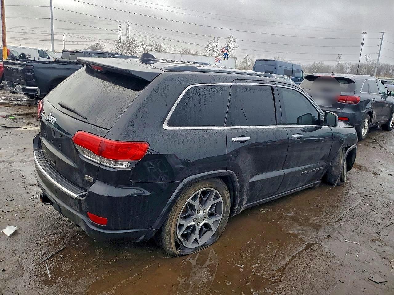 2019 Jeep Grand Cherokee Overland - Image 3