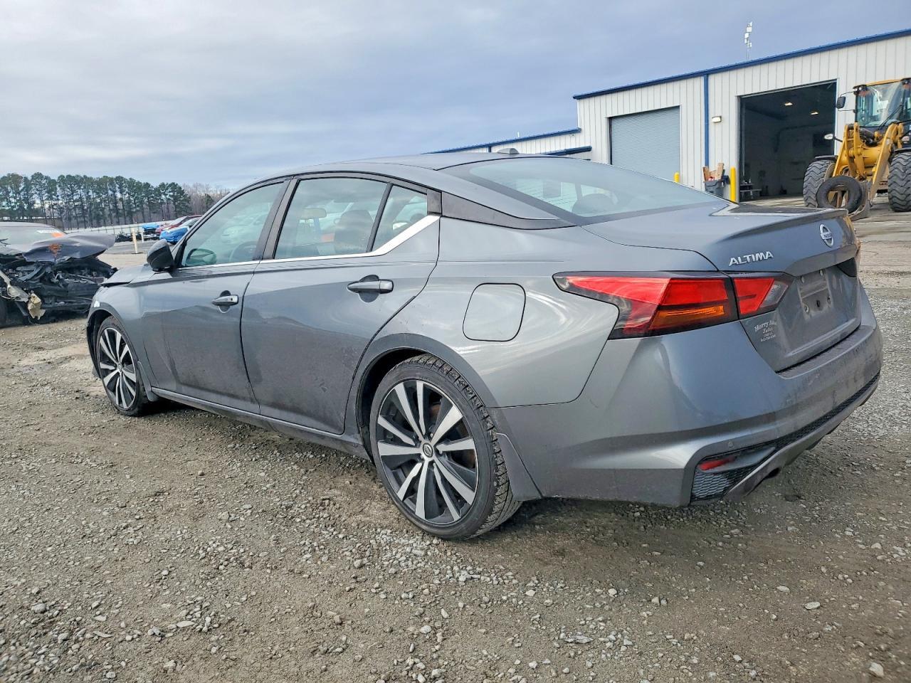 2020 Niss Altima Sr - Image 2