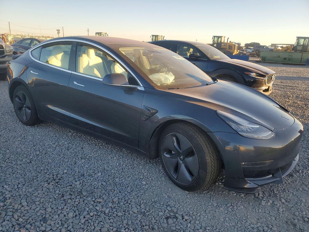 2018 Tesla Model 3 - Фото 4