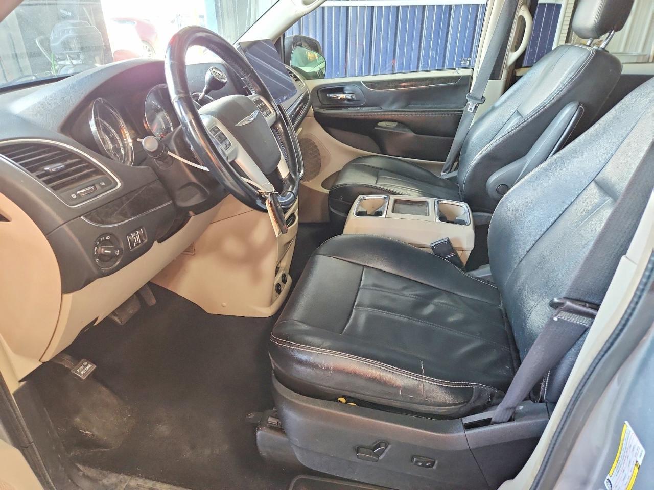 2015 Chrysler Town & Country Touring - Фото 7