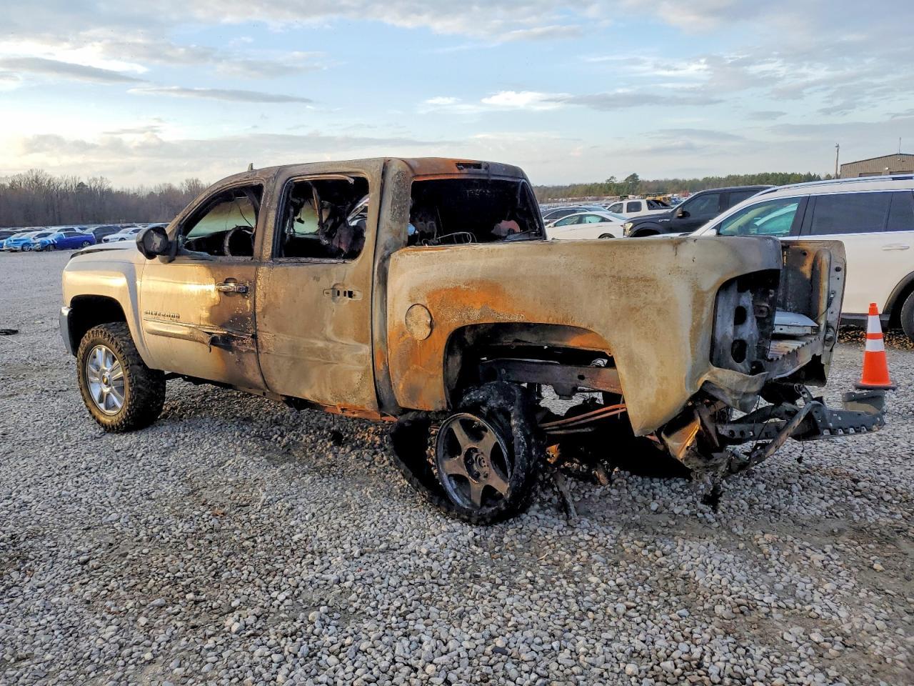 2013 Chevrolet Silverado K1500 Lt - Image 2