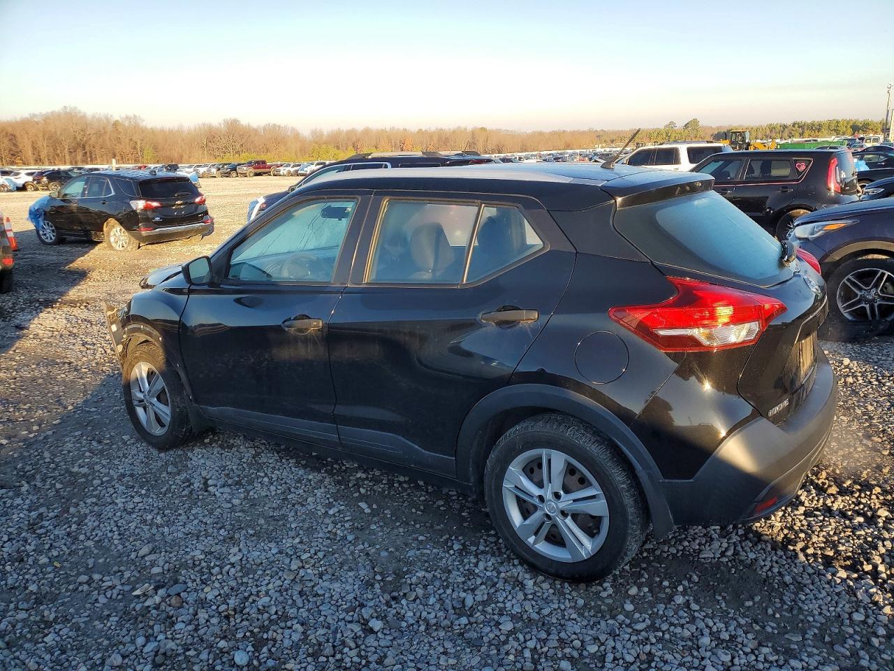 2019 Nissan Kicks S - Image 2