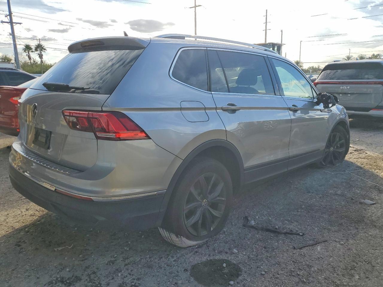 2024 Volkswagen Tiguan Se - Image 3