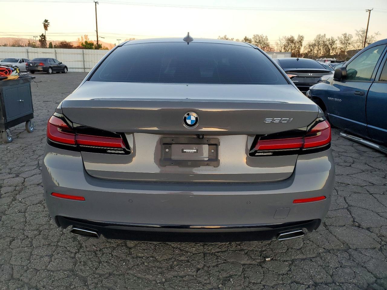2022 BMW 530 I - Фото 6
