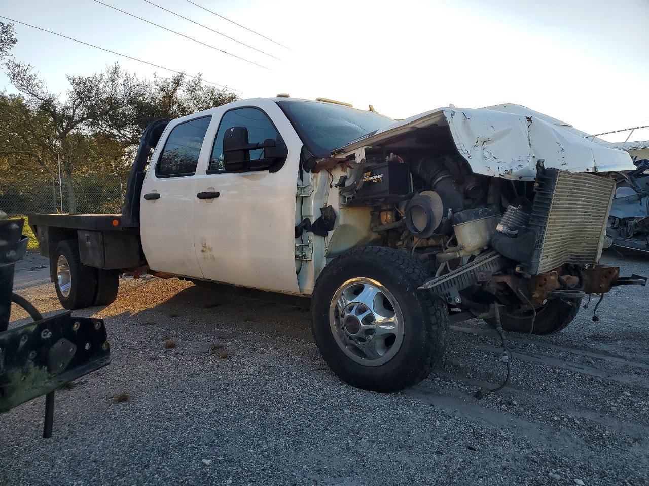 2009 Chevrolet Silverado Truck Cab And Chassis - Image 4