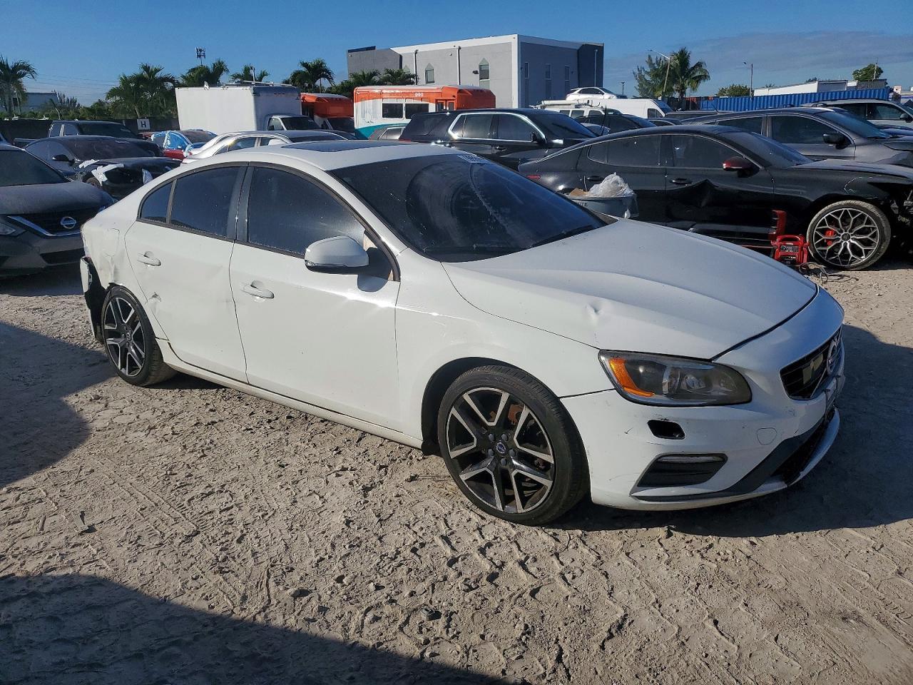 2017 Volvo S60 Dynamic - Image 4