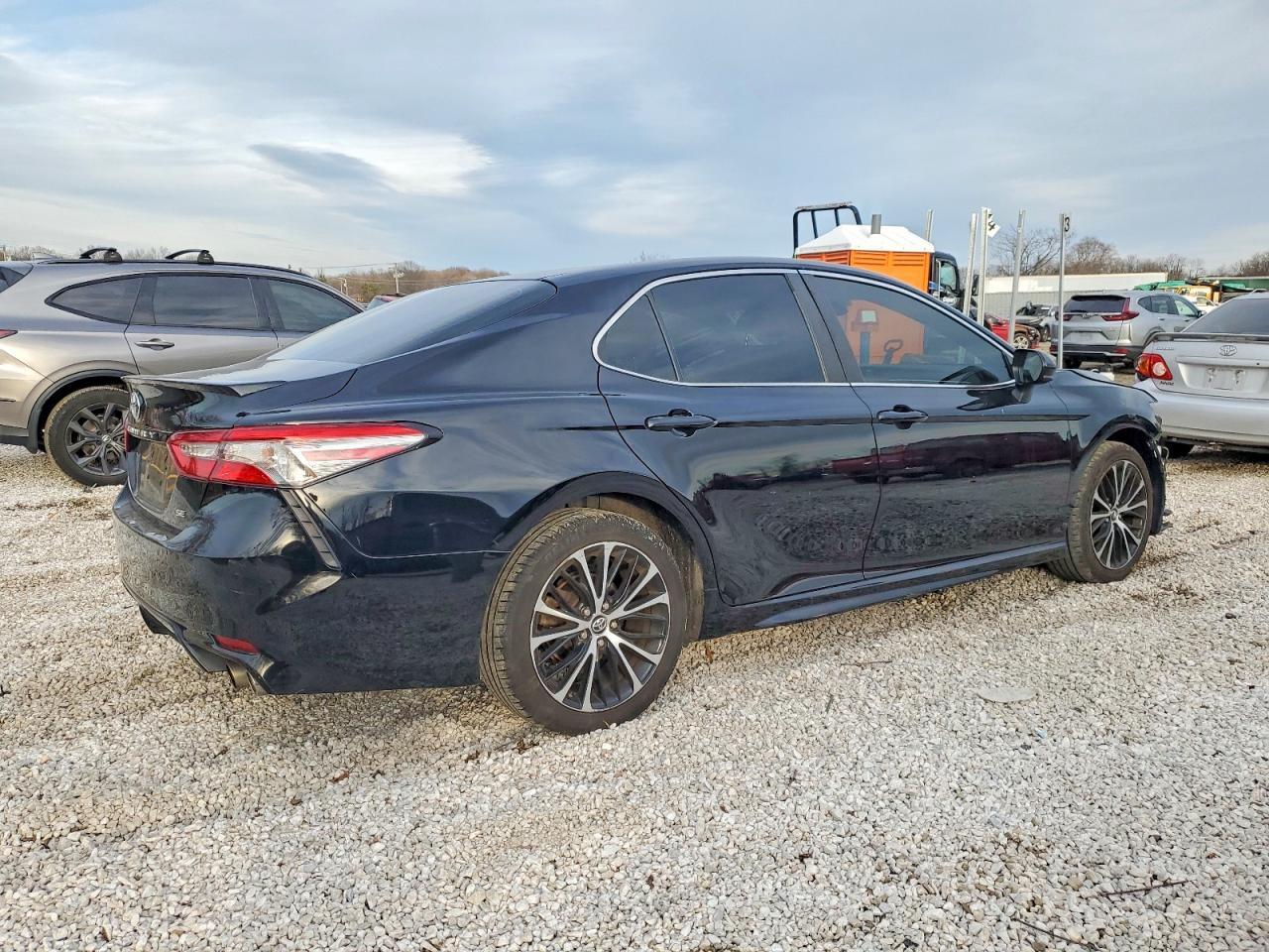 2018 Toyota Camry L - Фото 3