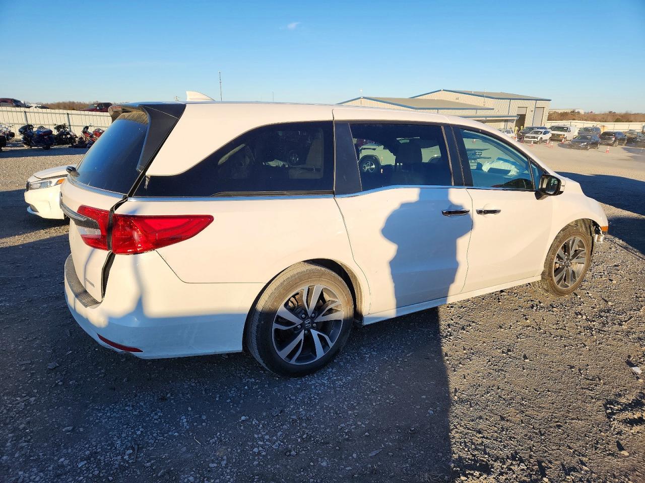 2024 Honda Odyssey Touring - Фото 3