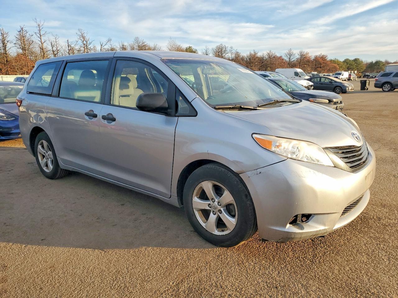 2015 Toyota Sienna - Фото 4
