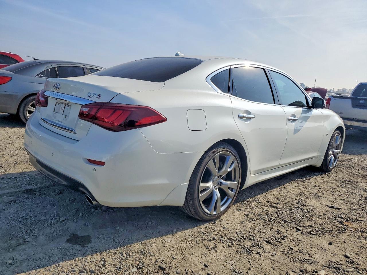 2017 Infiniti Q70 3.7 - Фото 3