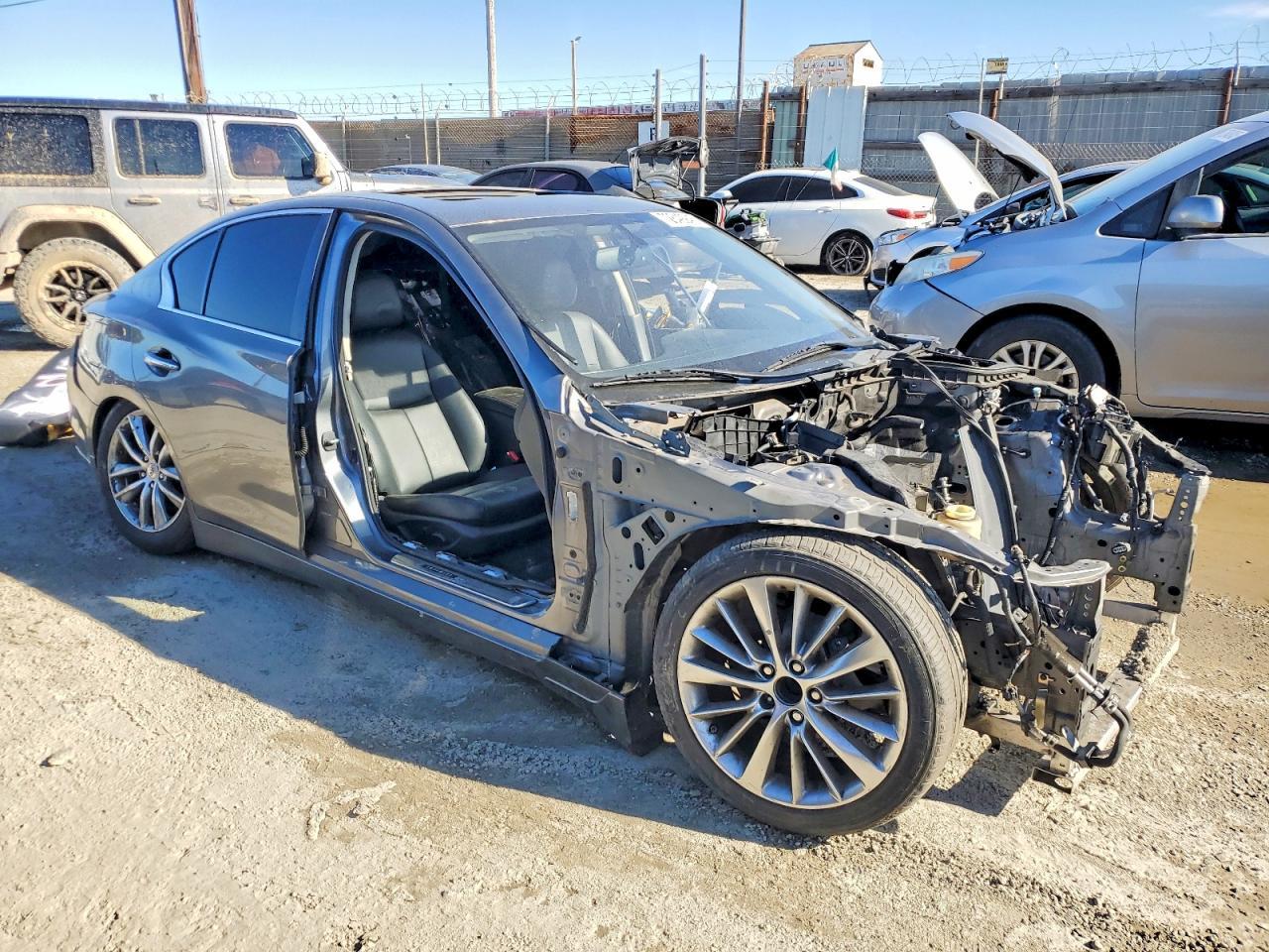 2015 Infiniti Q50 Base - Фото 4