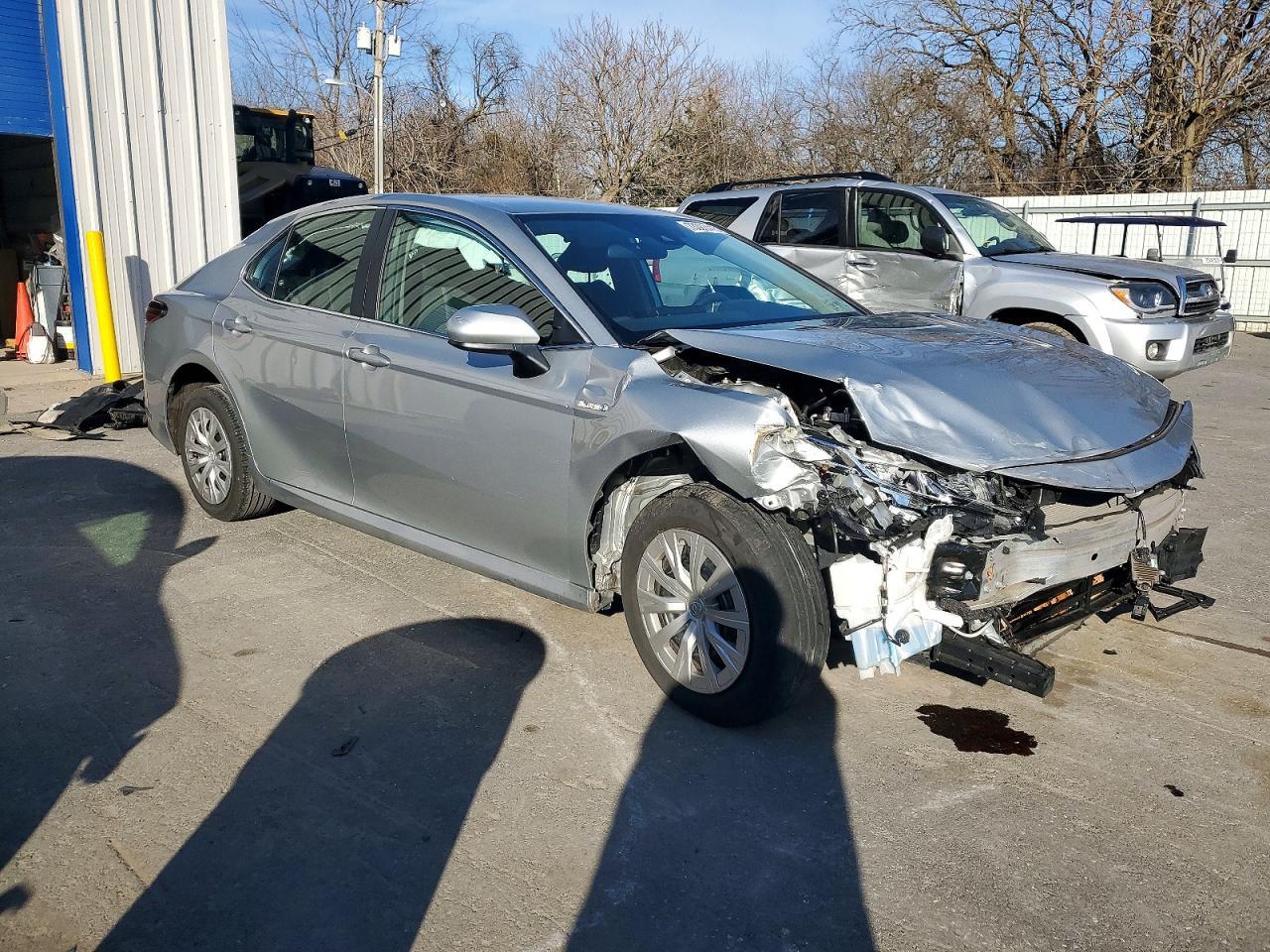 2021 Toyota Camry Hybrid Le - Фото 4
