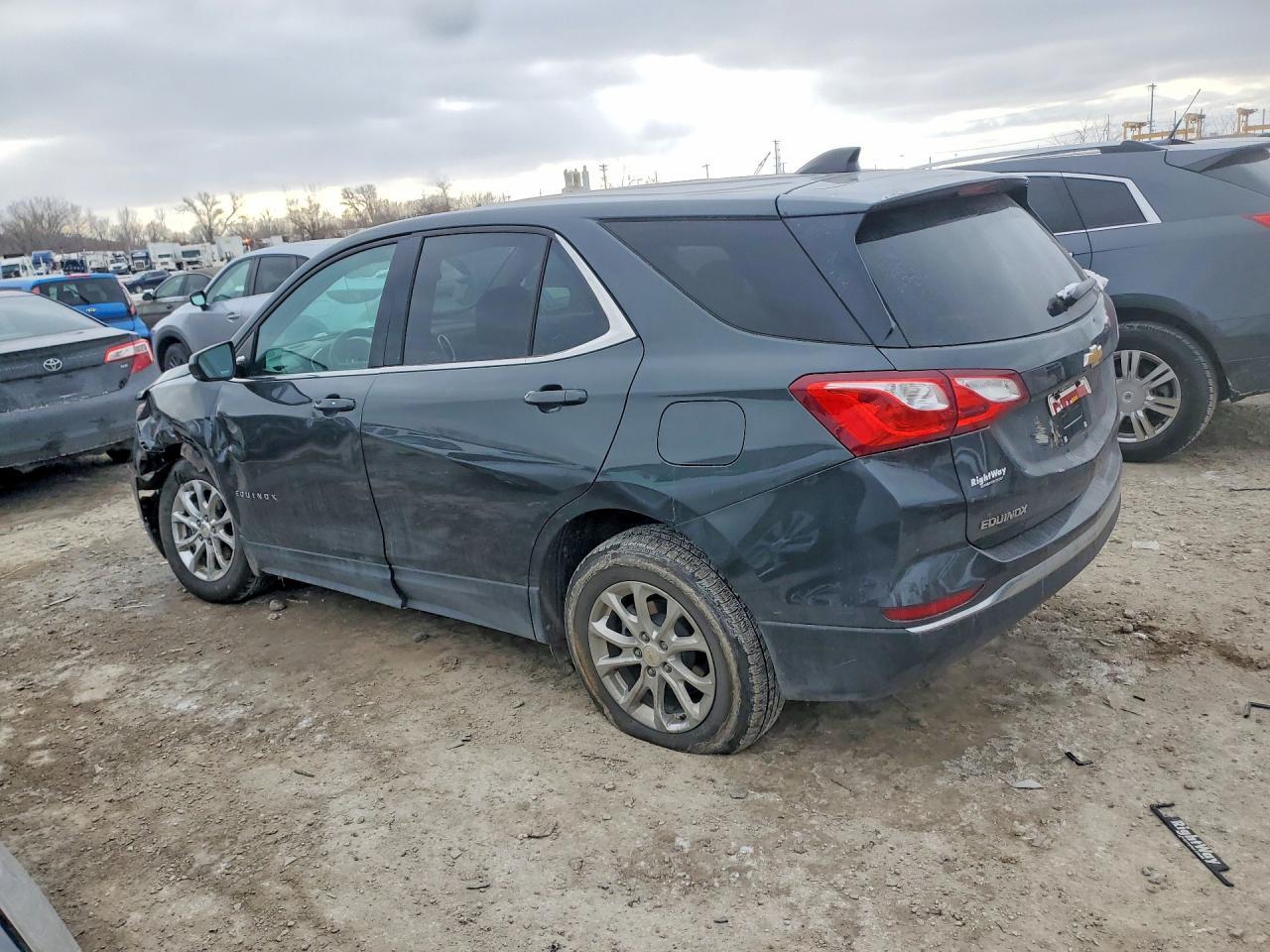2020 Chevrolet Equinox Lt - Image 2