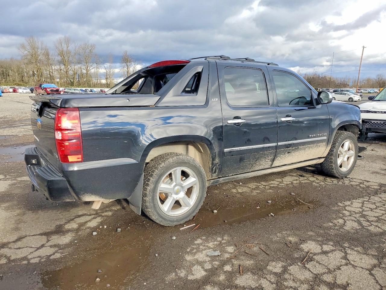 2011 Chevrolet Avalanche Ltz - Image 3