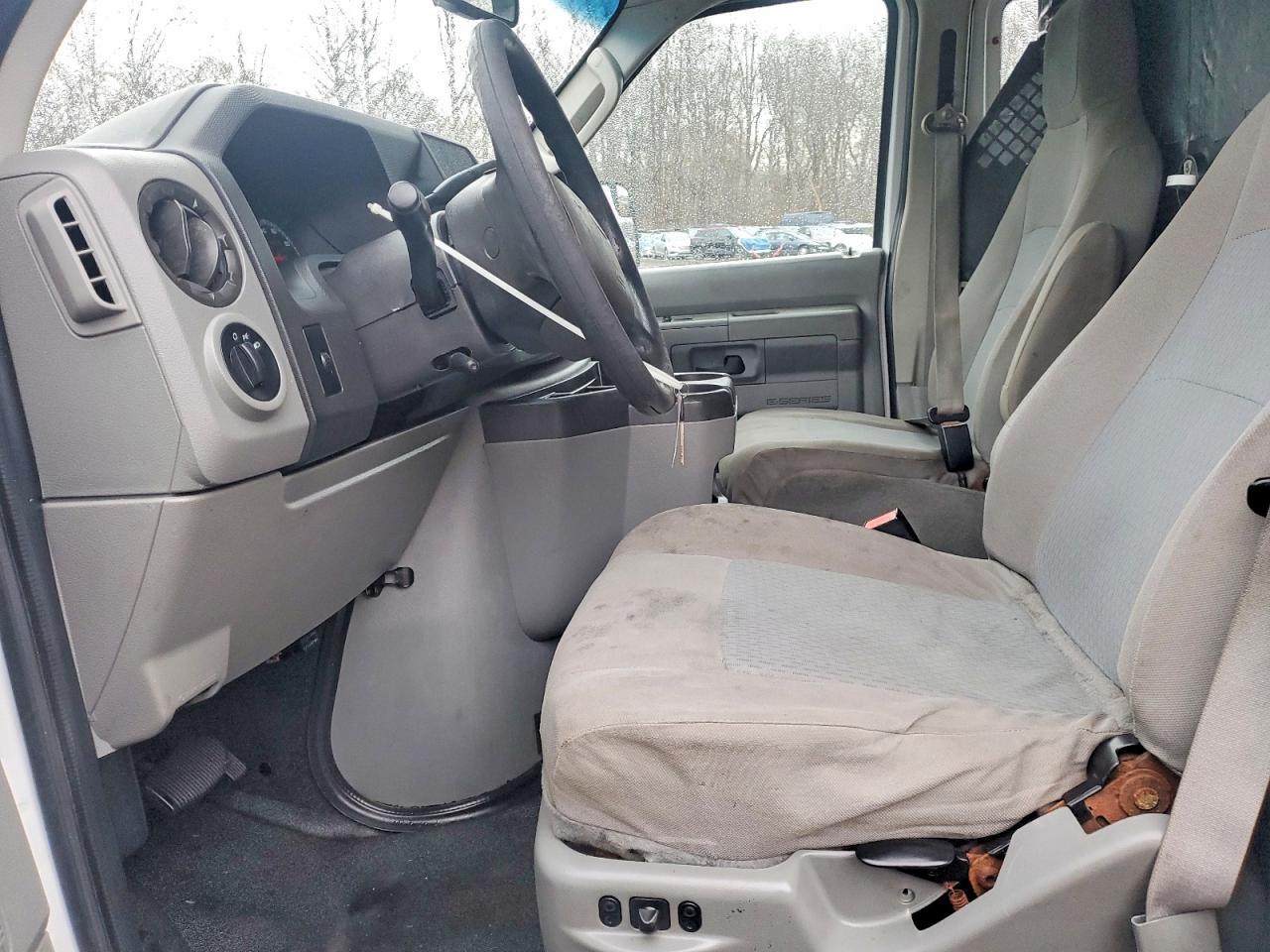 2014 Ford Econoline E250 Van - Image 7