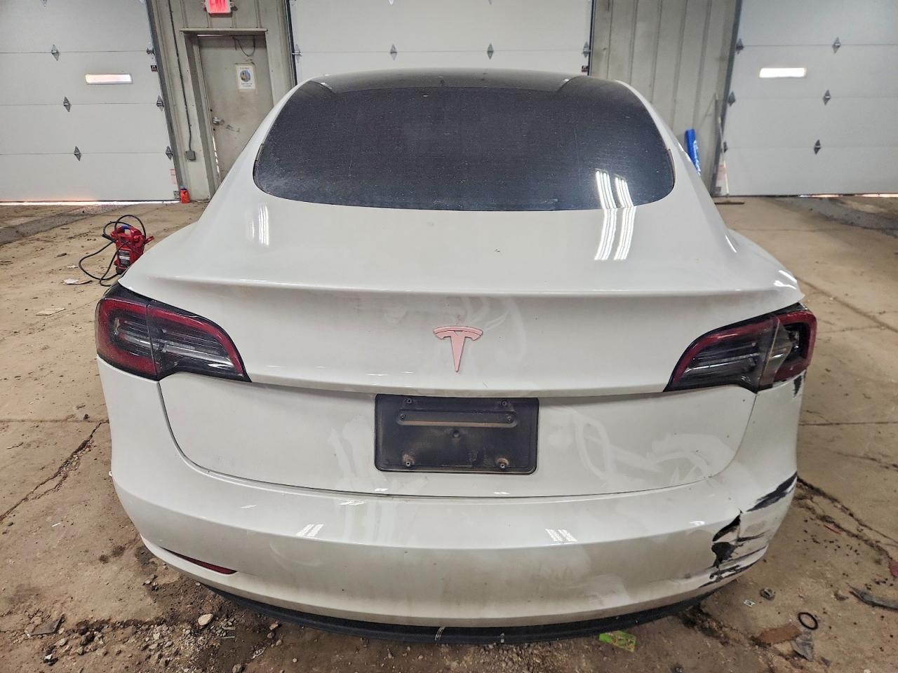 2023 Tesla Model 3 - Фото 6