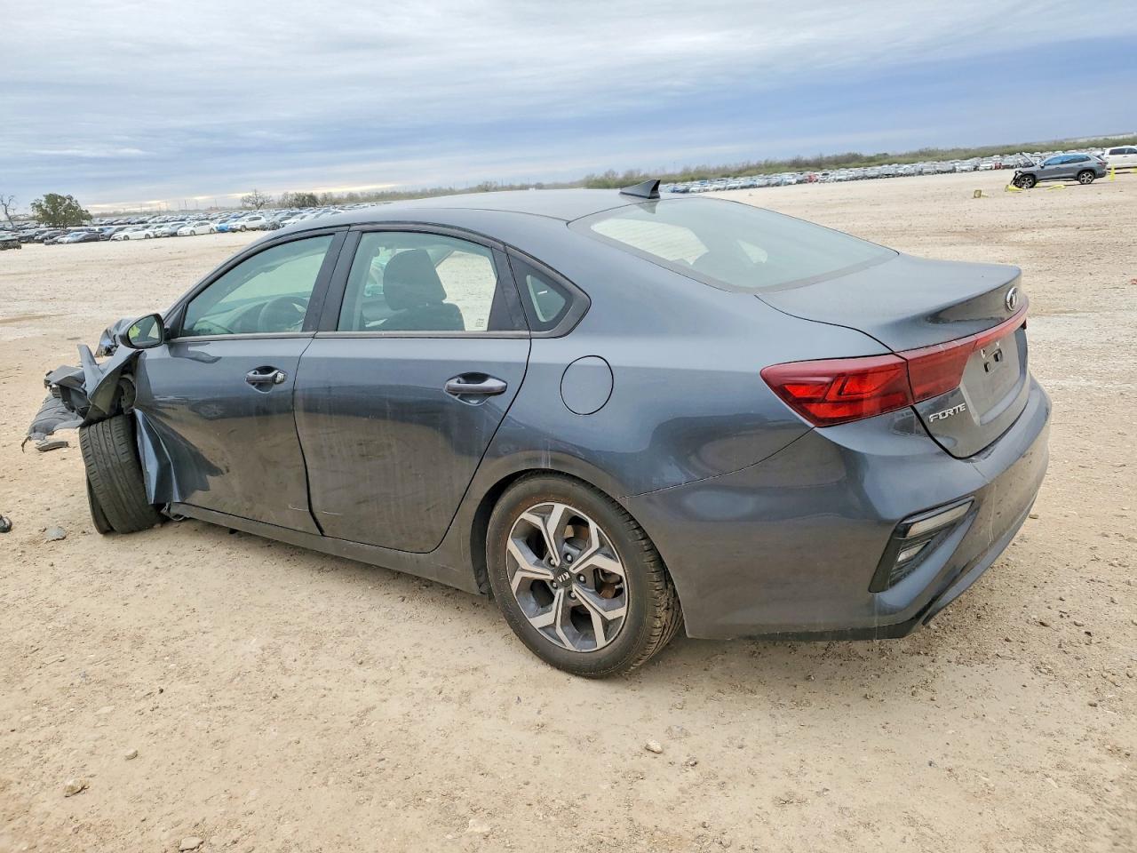 2021 Kia Forte Fe - Фото 2