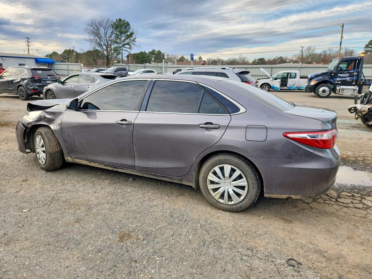 2016 Toyota Camry Le - Фото 2