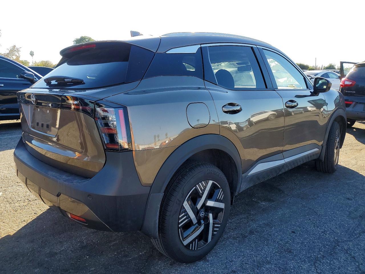 2025 Nissan Kicks Sv - Image 3