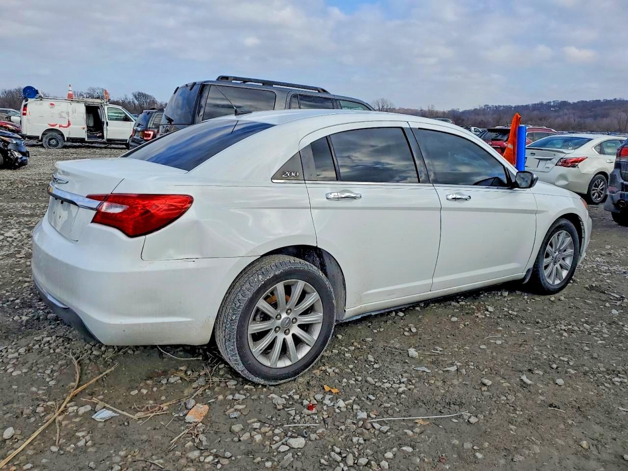 2014 Chrysler 200 Limited - Фото 3