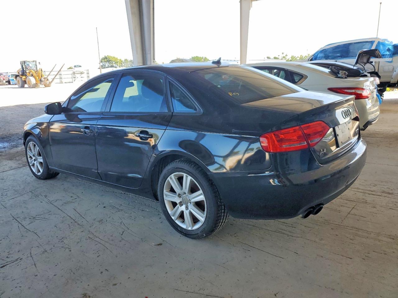 2010 Audi A4 Premium - Фото 2