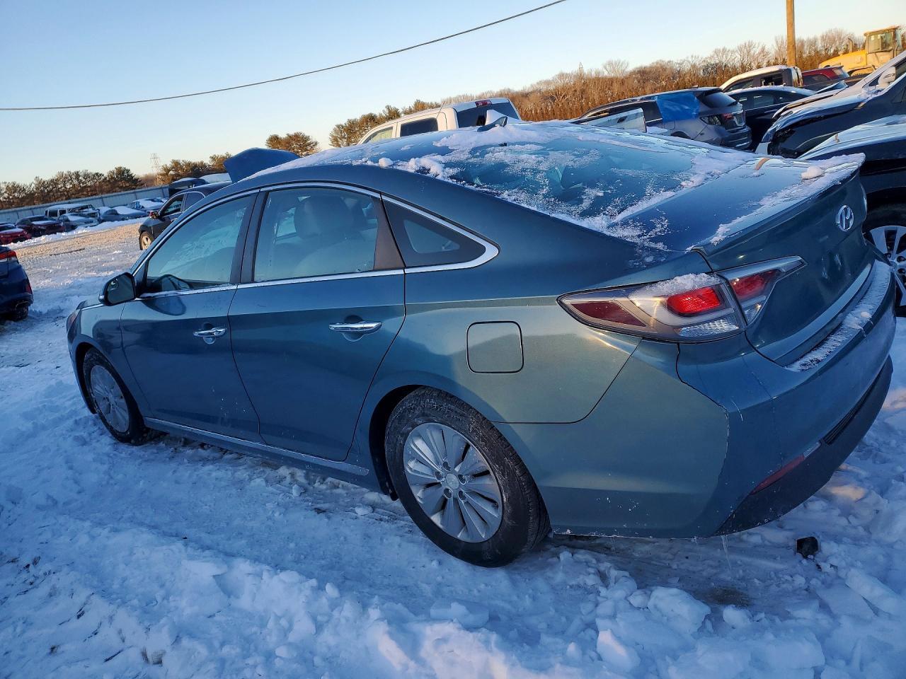 2016 Hyundai Sonata Hybrid - Image 2