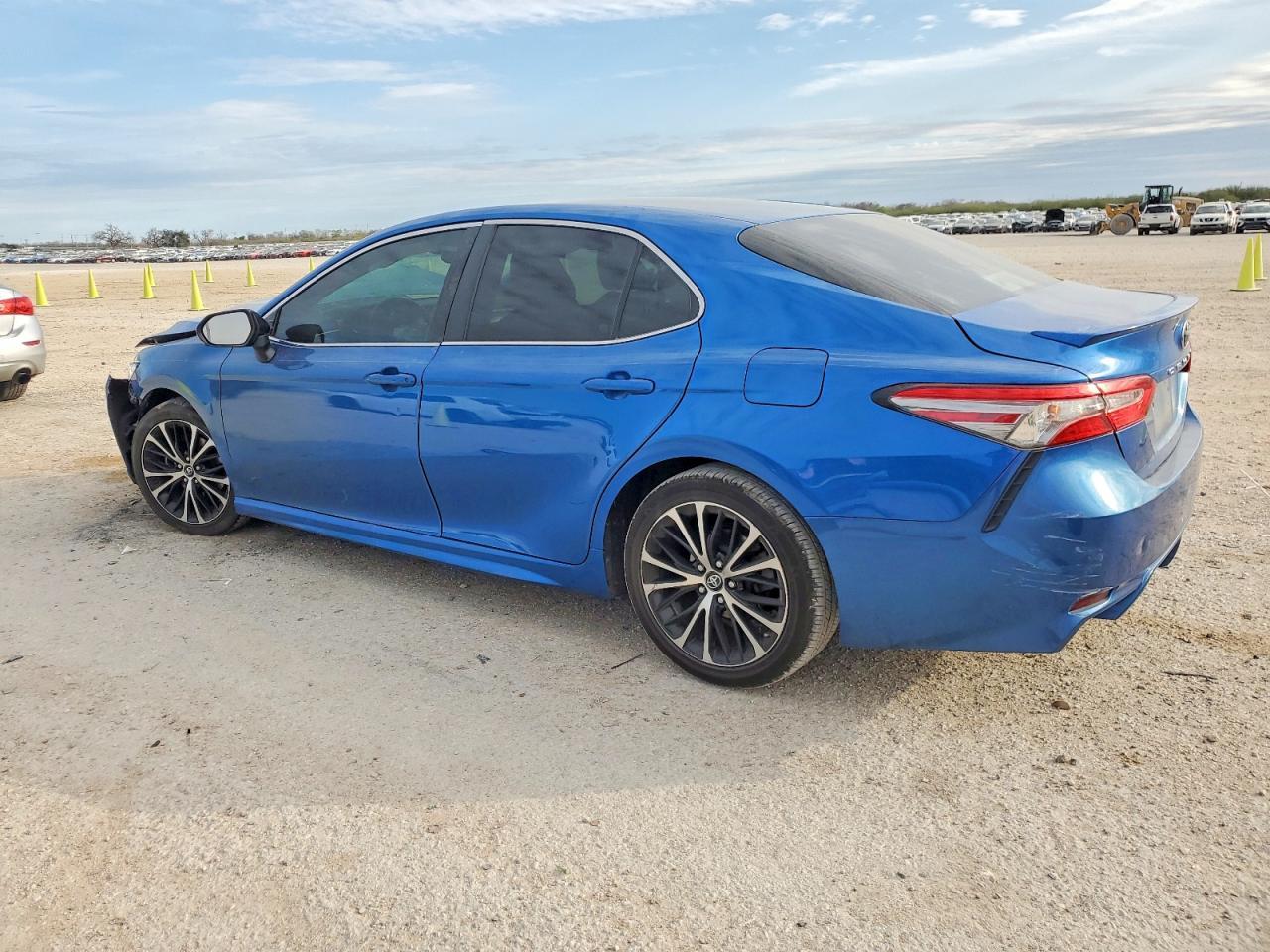 2018 Toyota Camry L - Image 2