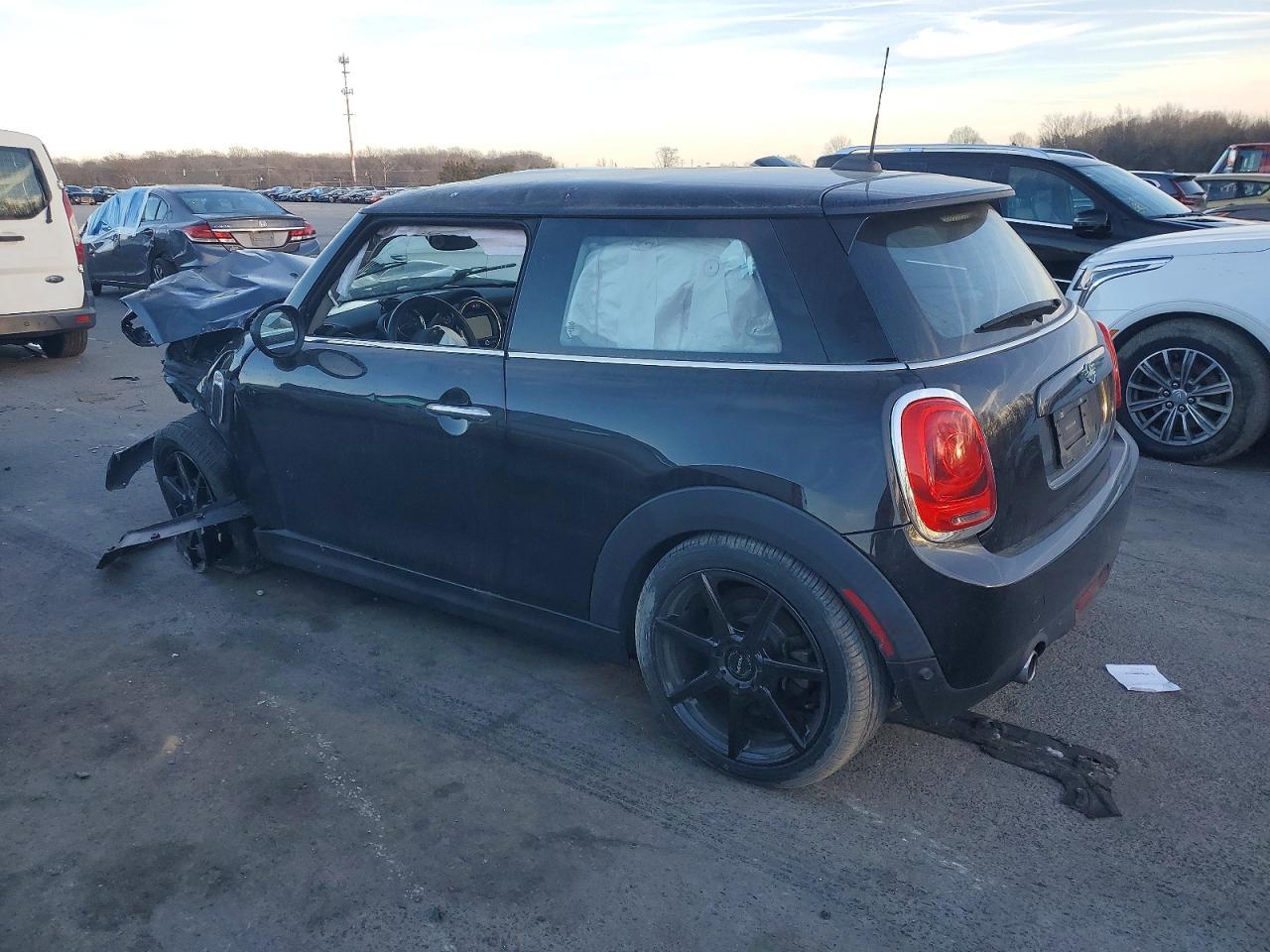 2021 Mini Cooper - Фото 2