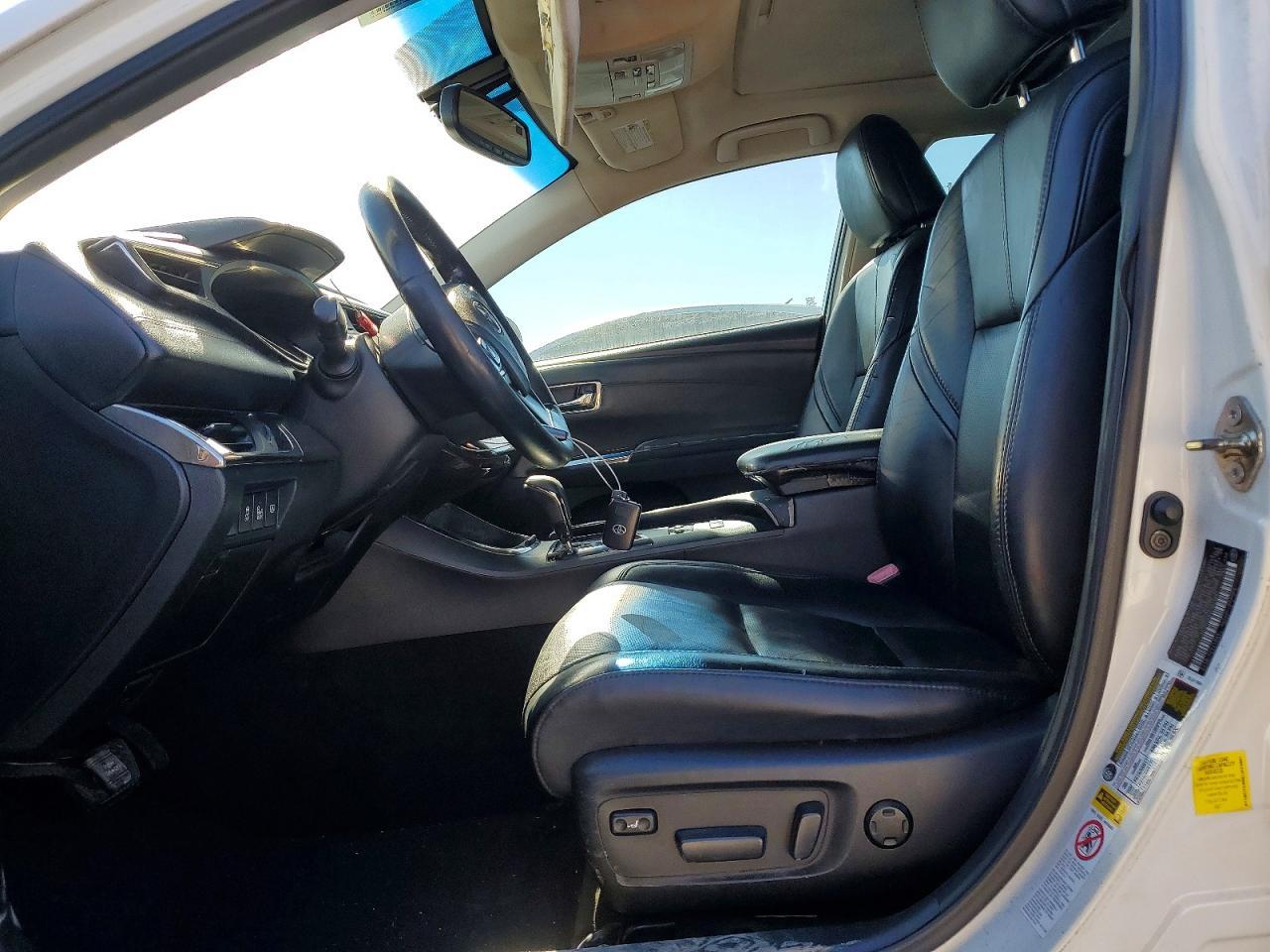 2014 Toyota Avalon Hybrid - Image 7