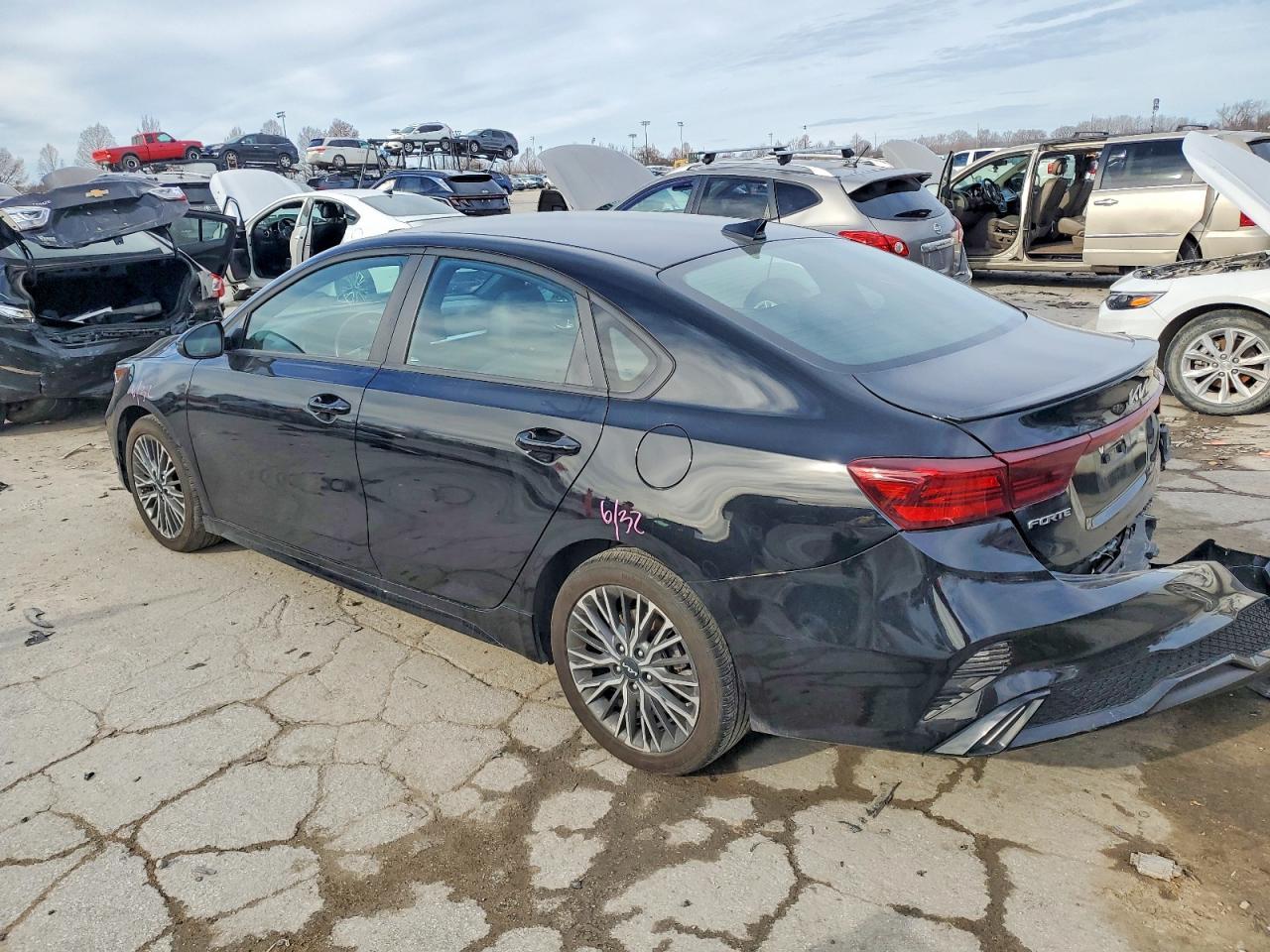 2024 Kia Forte Gt Line - Фото 2