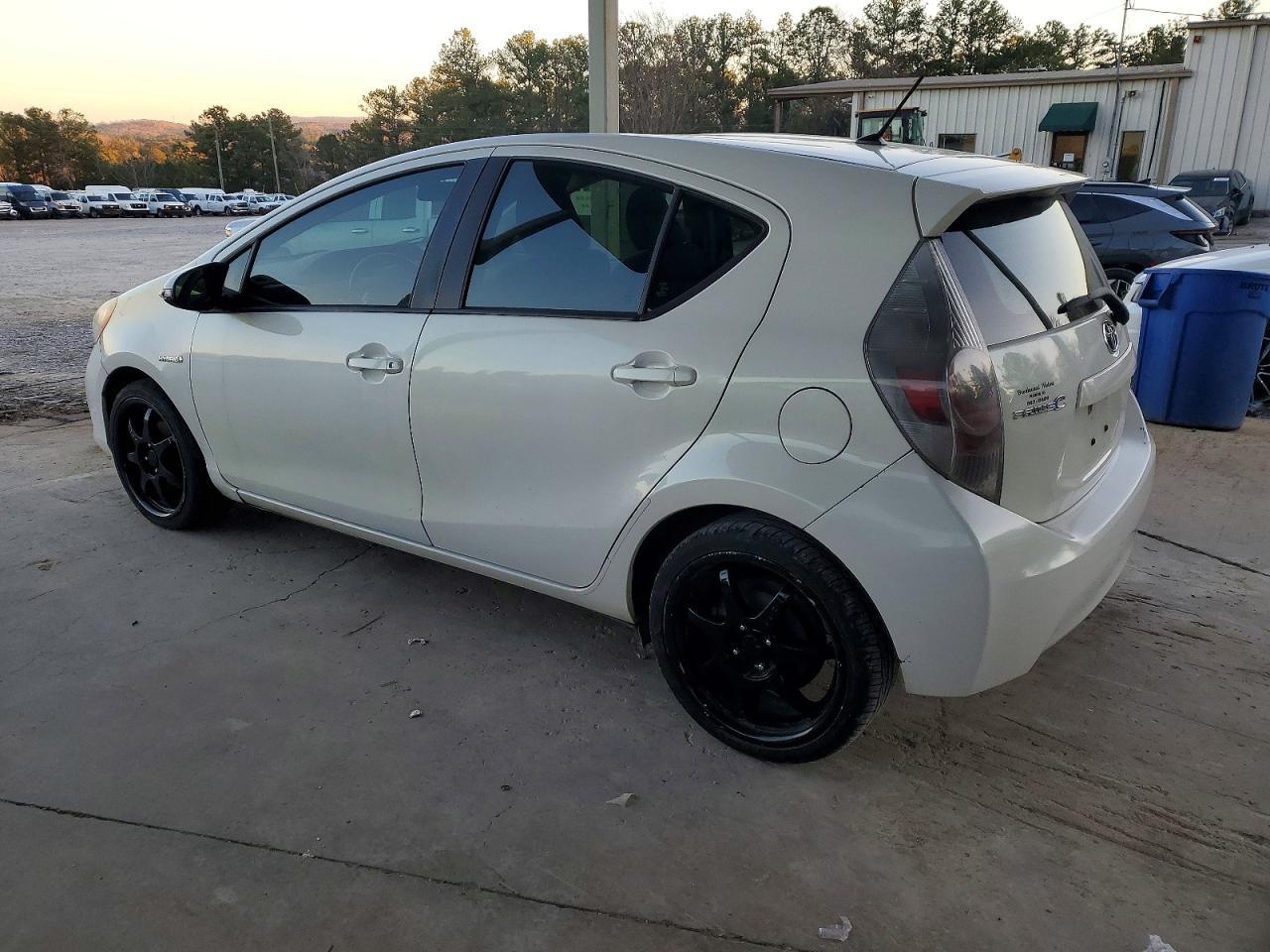 2013 Toyota Prius C - Фото 3