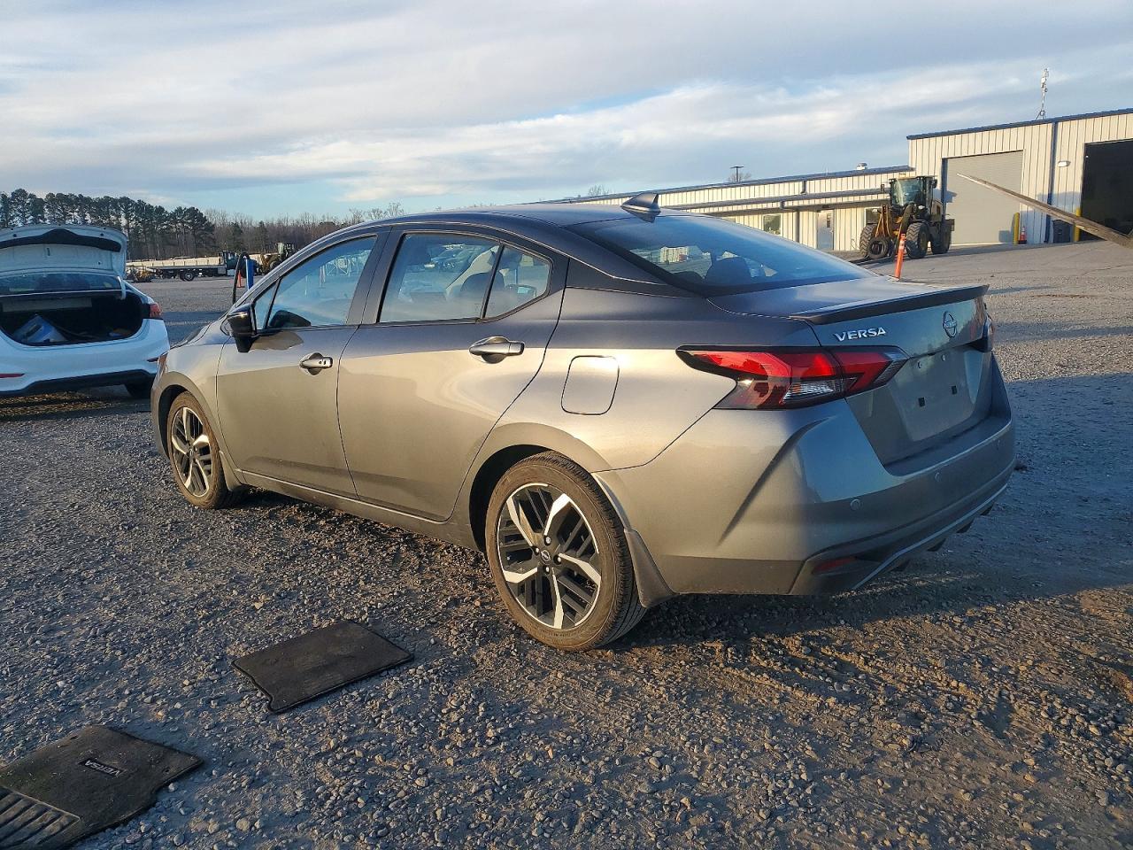 2025 Nissan Versa Sr - Фото 2