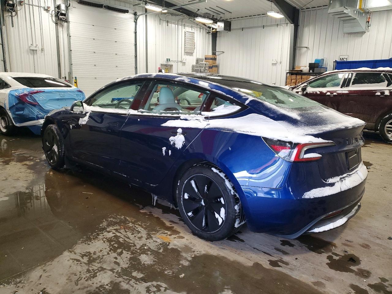 2024 Tesla Model 3 - Фото 2