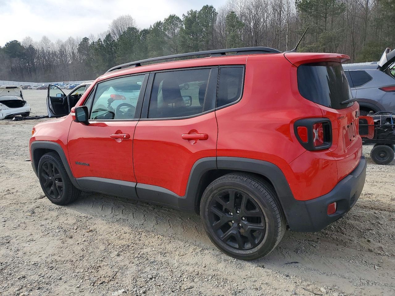 2017 Jeep Renegade Latitude - Image 2