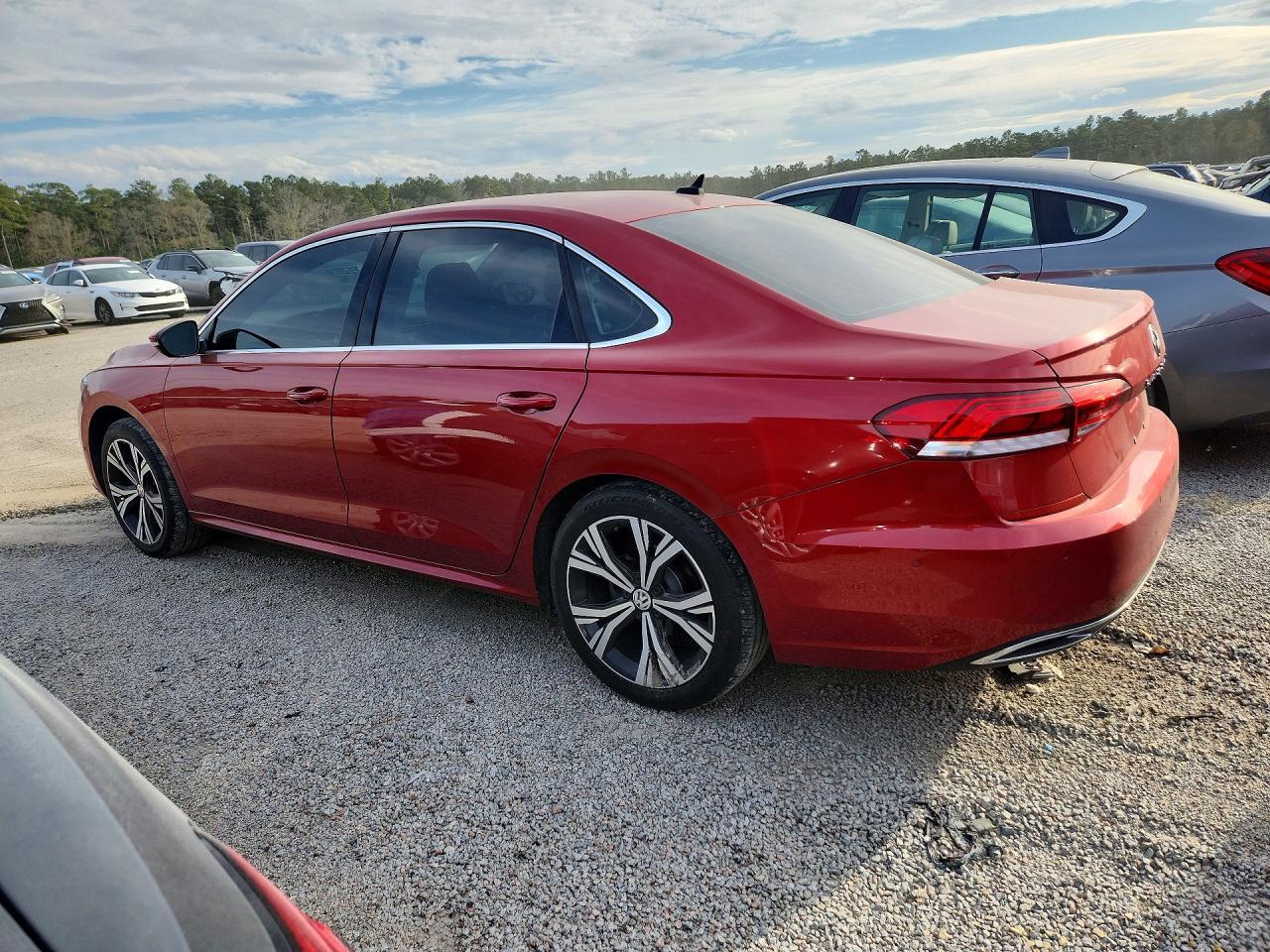 2020 Volkswagen Passat - Image 2