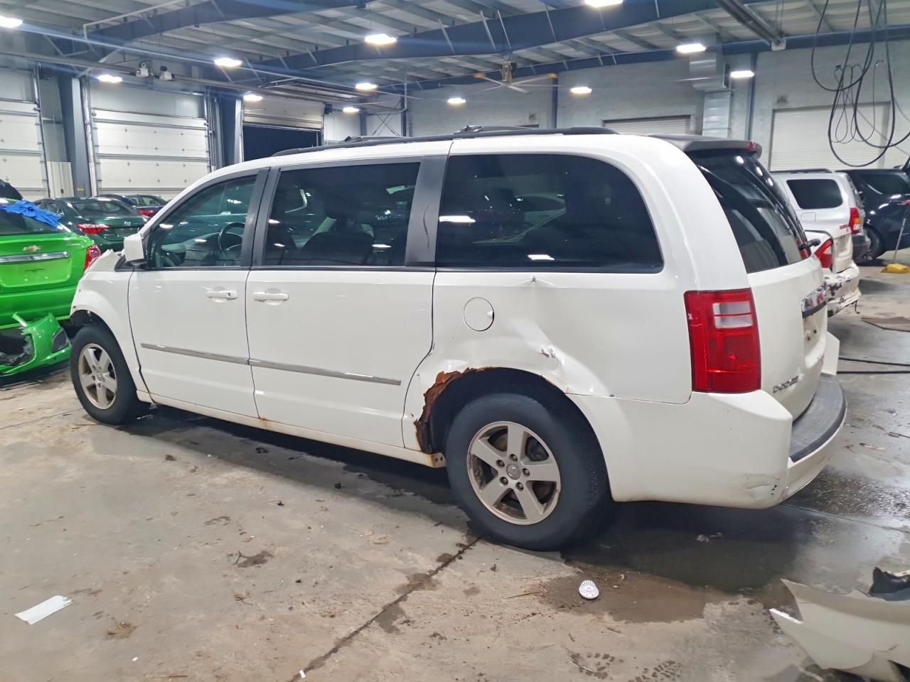 2010 Dodge Grand Caravan Sxt - Image 2