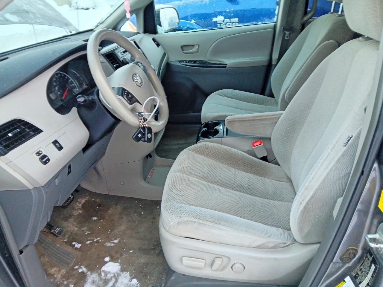 2011 Toyota Sienna Le - Фото 7
