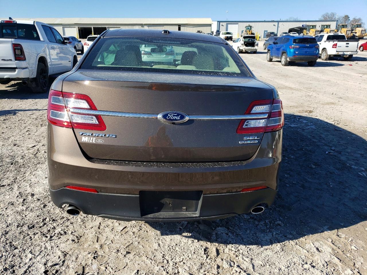 2015 Ford Taurus Sel - Image 6