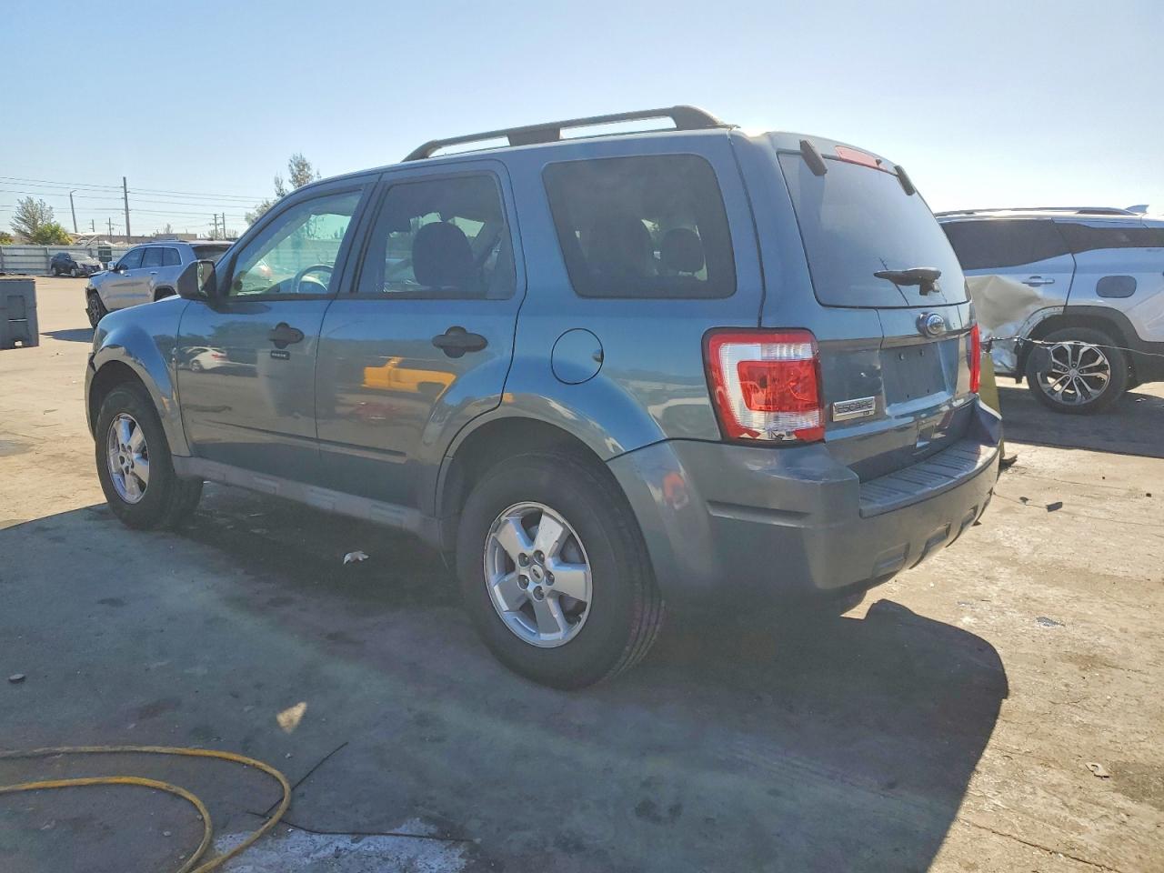 2010 Ford Escape Xlt - Фото 2