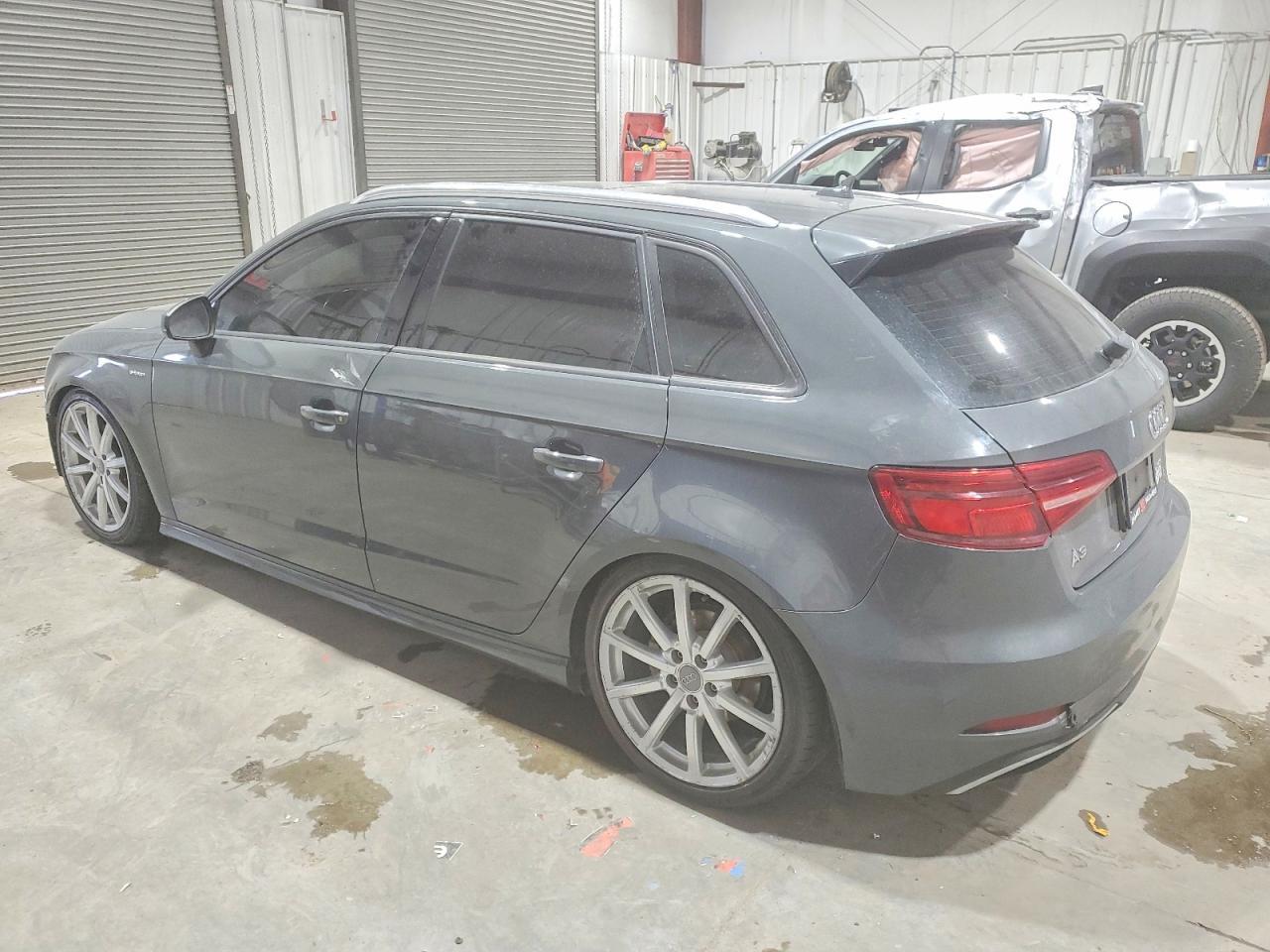 2017 Audi A3 E-Tron Premium - Фото 2