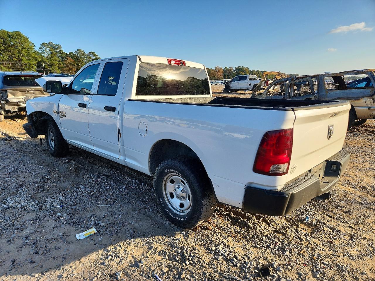 2020 Ram 1500 Classic Tradesman - Фото 2