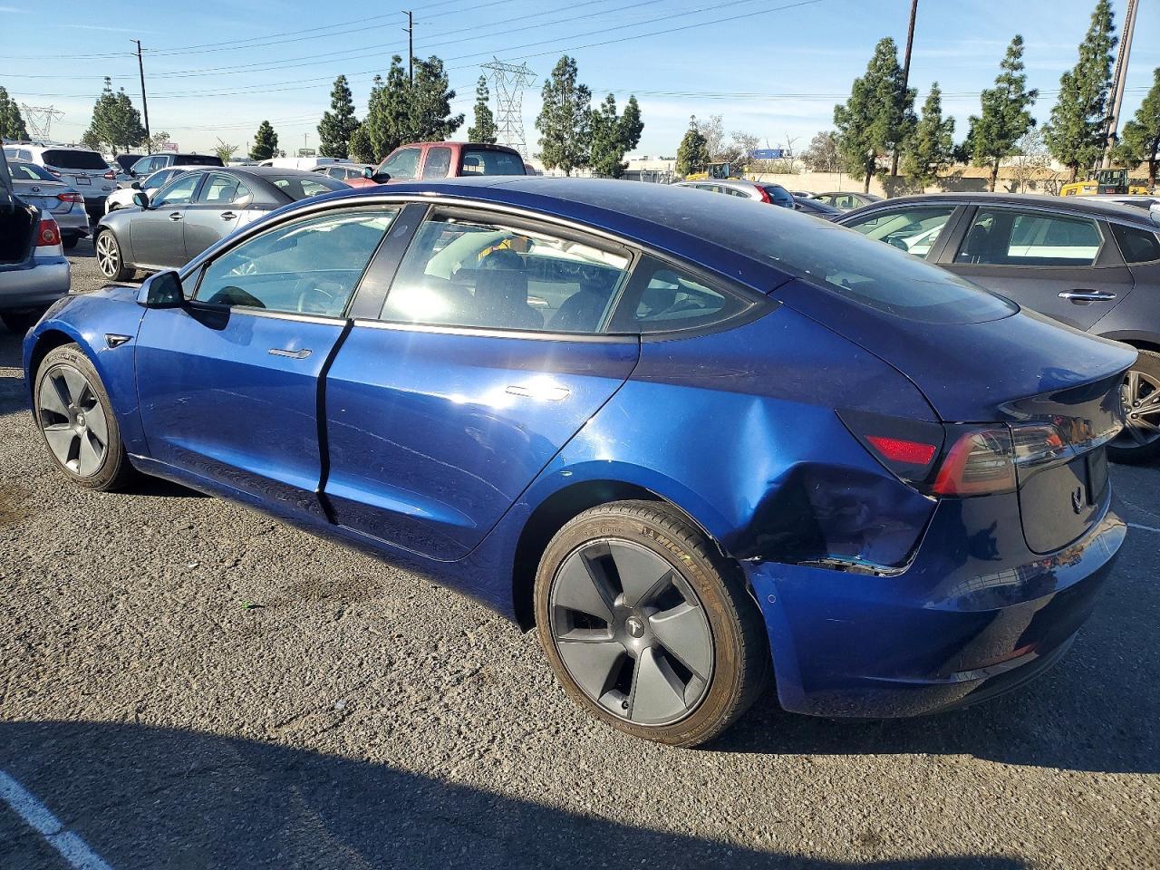2022 Tesla Model 3 - Фото 2