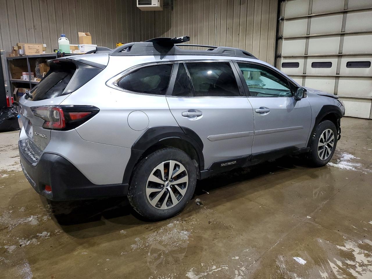 2024 Subaru Outback Premium - Image 3