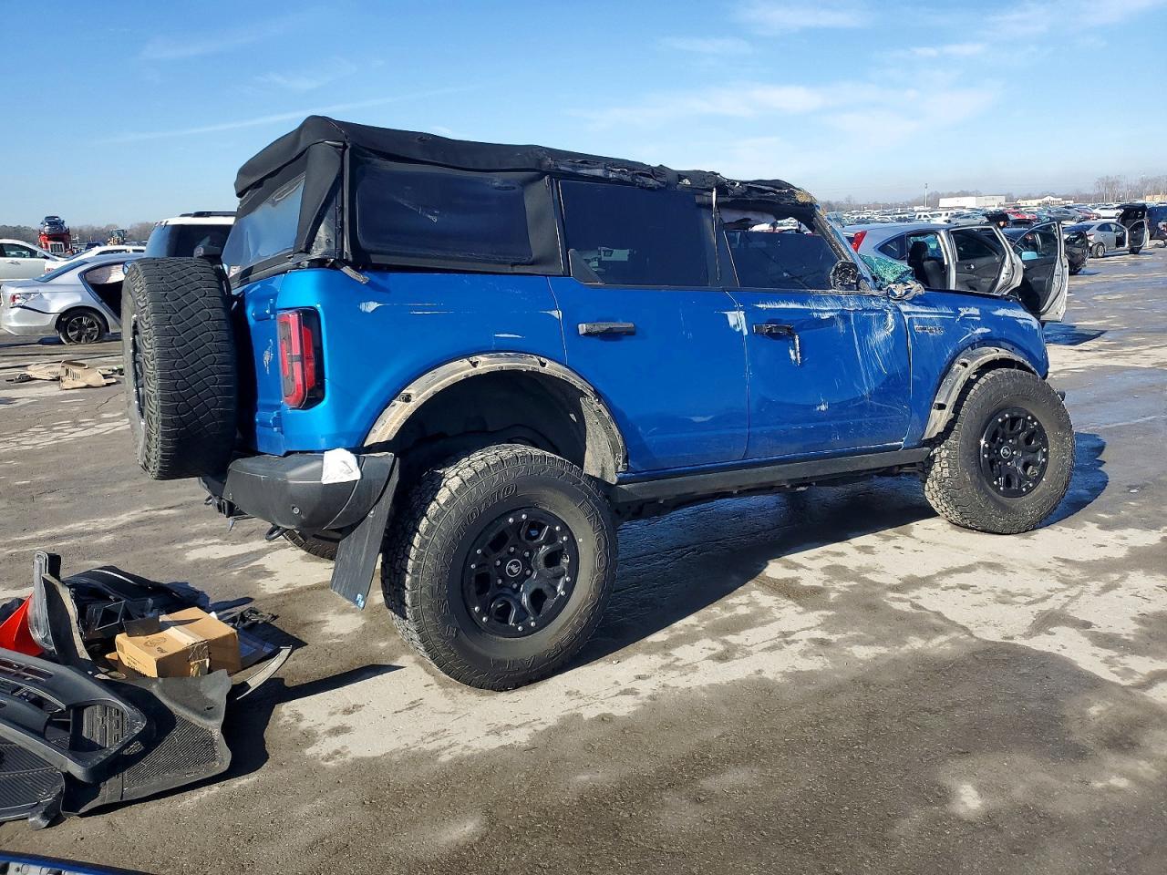 2023 Ford Bronco Base - Image 3