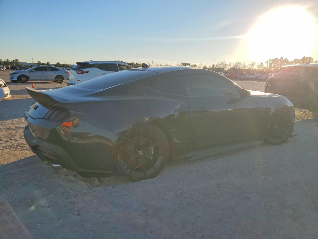 2024 Ford Mustang Gt - Фото 3